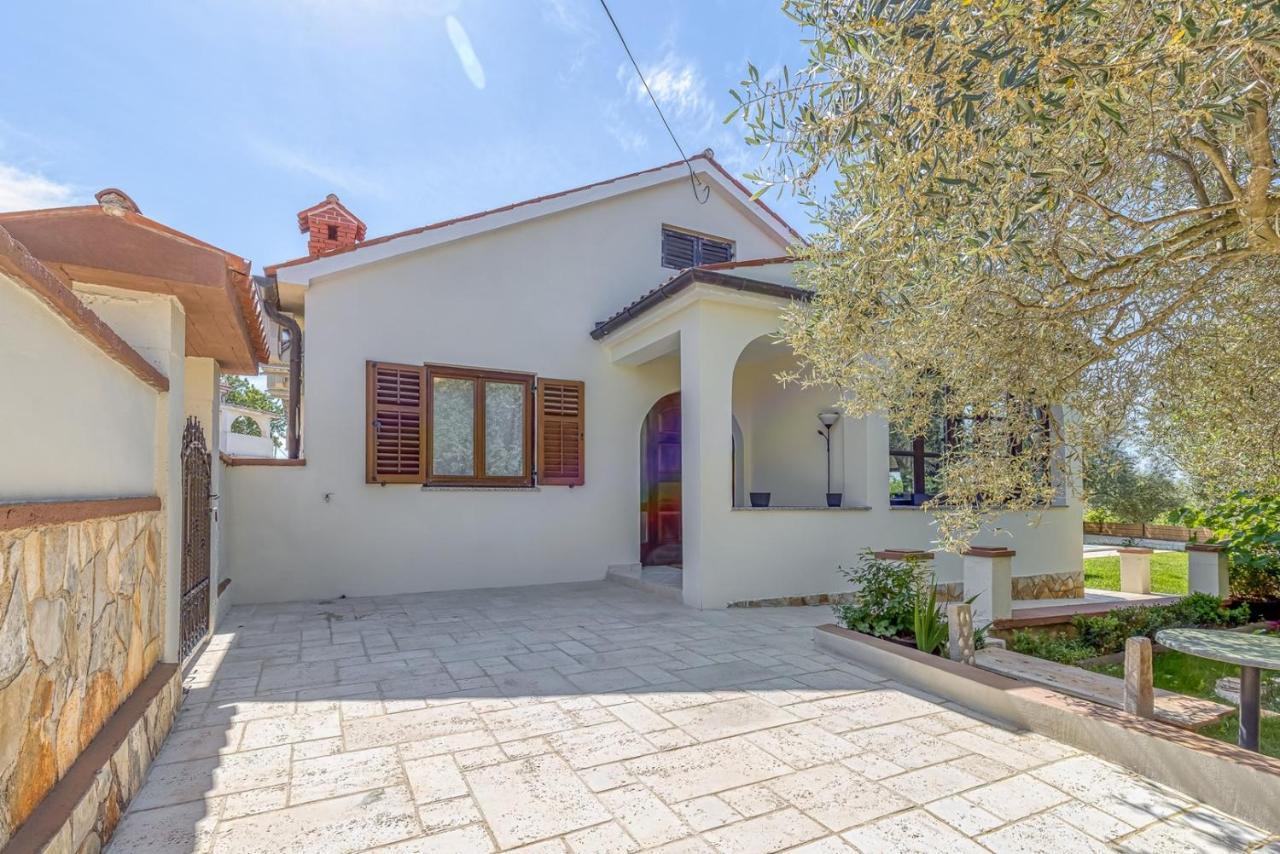 Villa Agatta With Private Pool Smoljanci Exterior photo